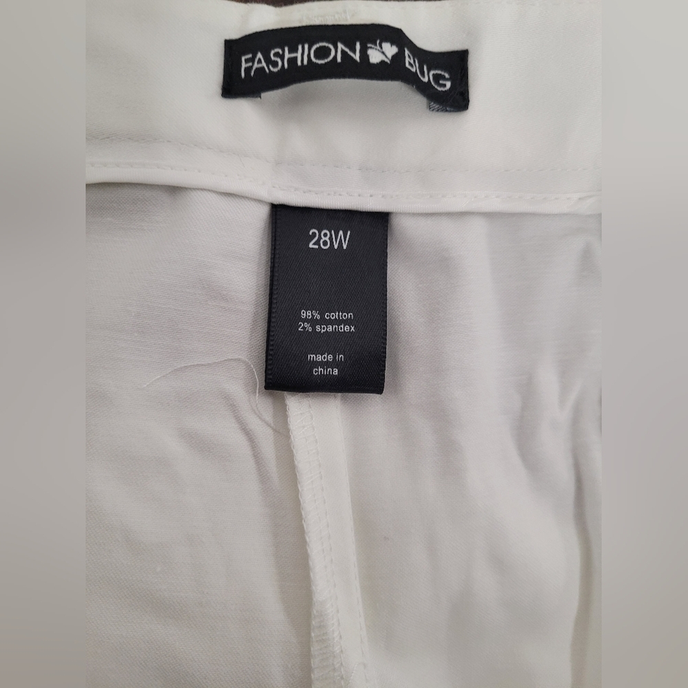 New Fashion Bug White Shorts Plus Sz 28W - Picture 3 of 6